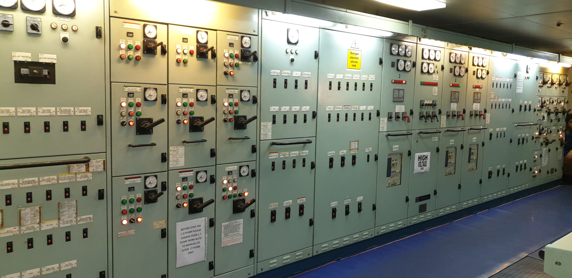 High voltage main switchboard onboard vessel