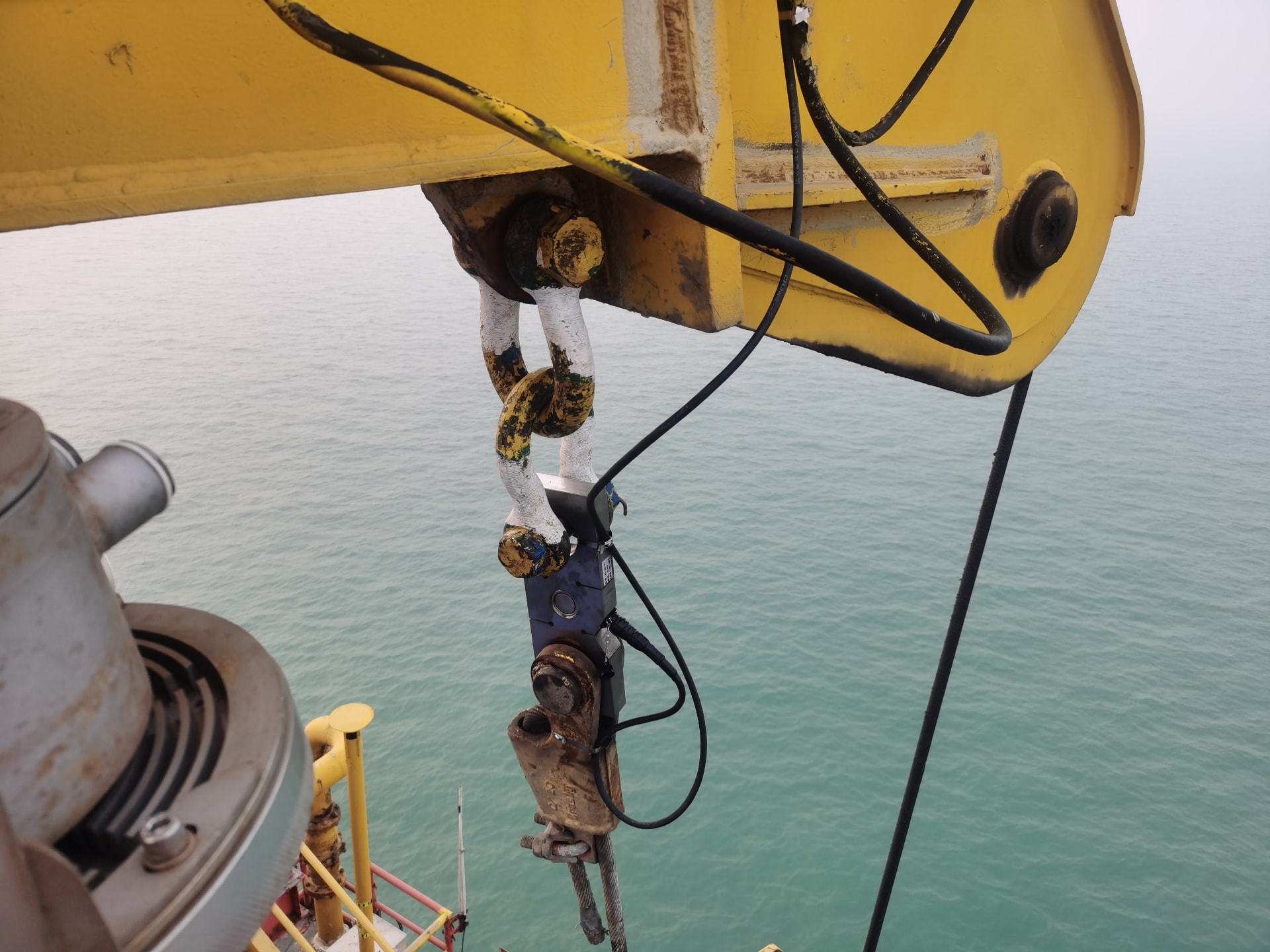 Load pin sensor installed on crane boom-tip shackle over the sea