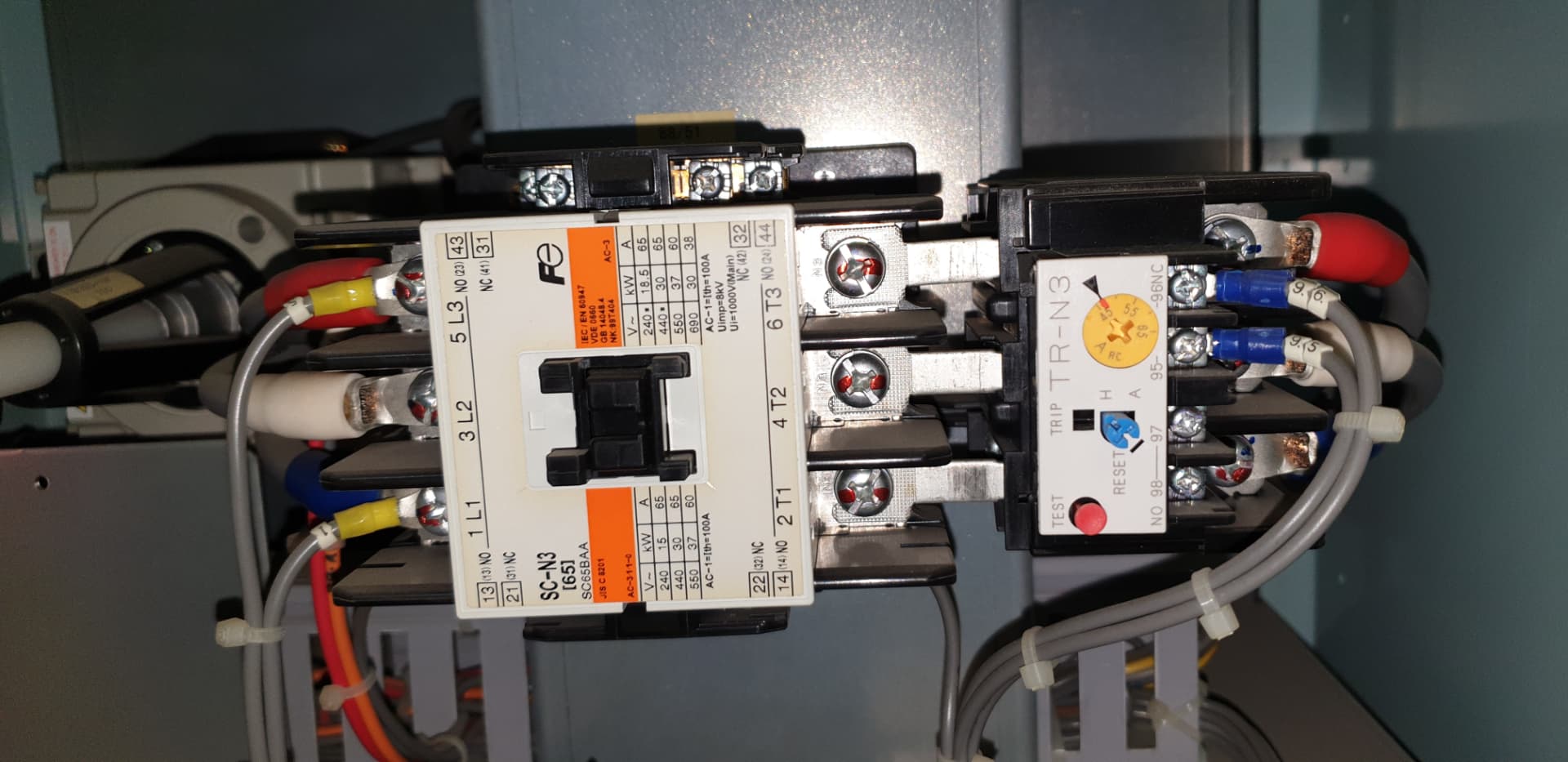 Fuji SC-N3 motor contactor with thermal overload relay wired in starter panel